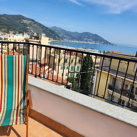 Terrazza Vista Fronte Mare Lägenhet